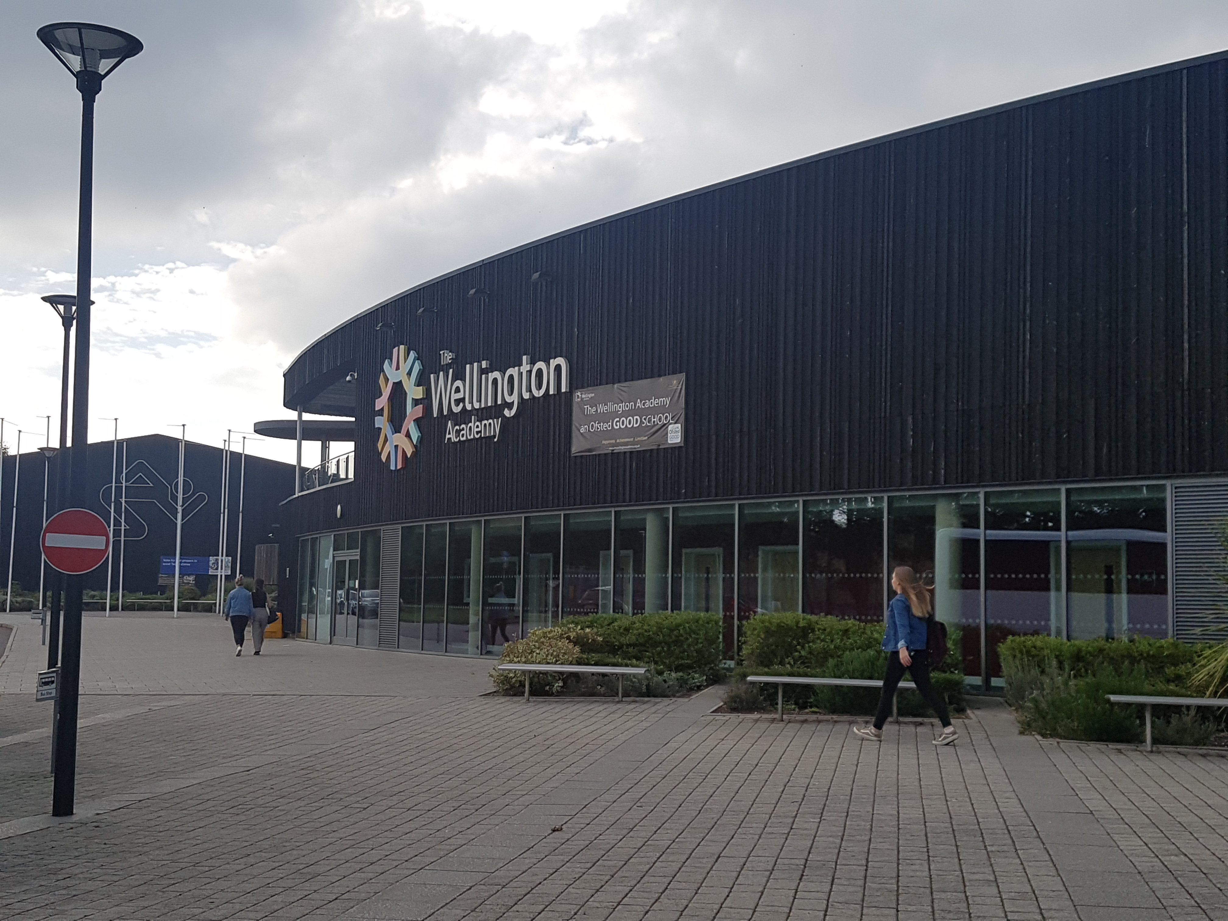 Wellington Academy gives gift of reading to 200 pupils News